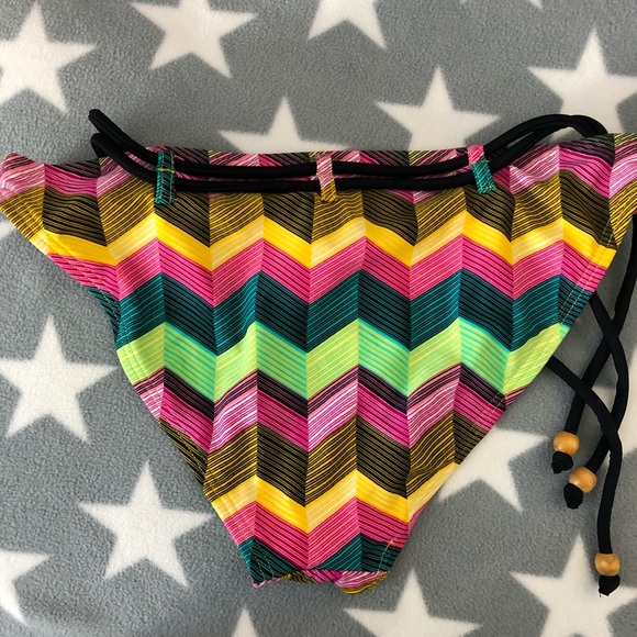 Forever 21 MULTI COLORED PRINTED TRIANGLE BIKINI - Picture 8 of 8